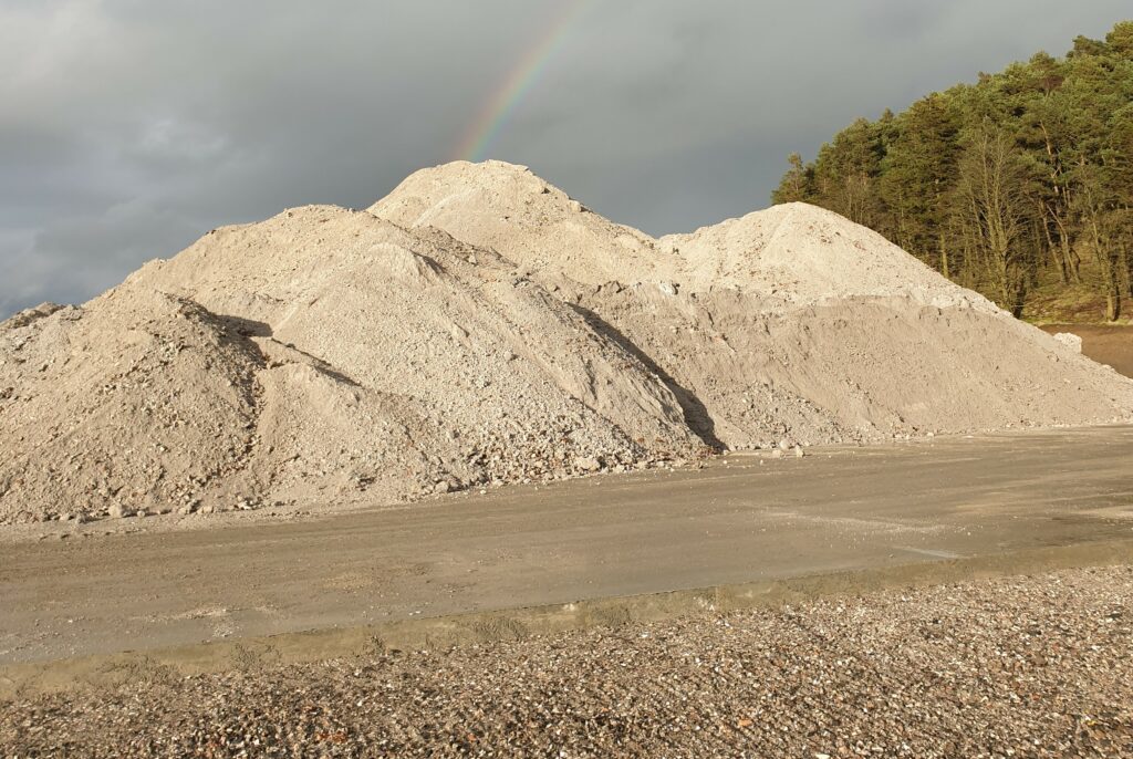Incinerator bottom ash